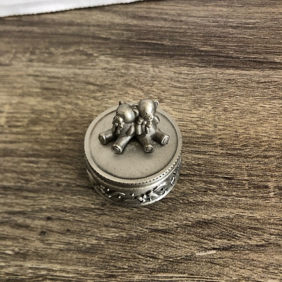 Vtg Pewter Bear Trinket Box with Earrings and Pendant - Picture 2 of 13